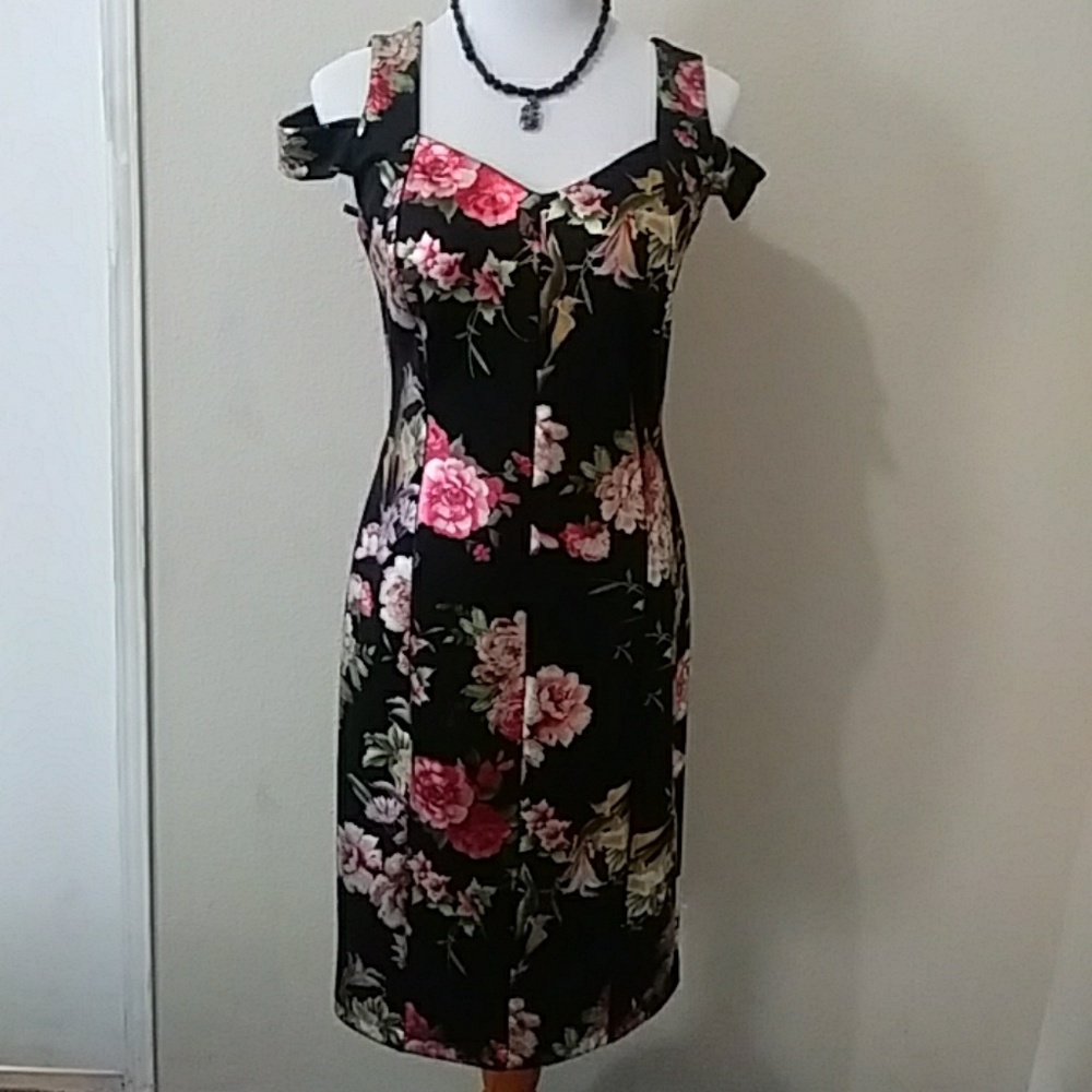 This is a beautiful dress that use only once